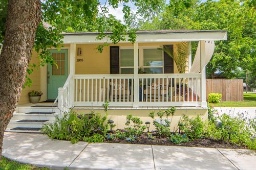 1105 E Alamo St, Brenham, TX, 77833-3819 | Card Image