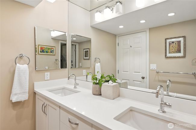 APT-101 - 9717 Ne Juanita Dr, Condo with 2 bedrooms, 2 bathrooms and 2 parking in Kirkland WA | Image 20