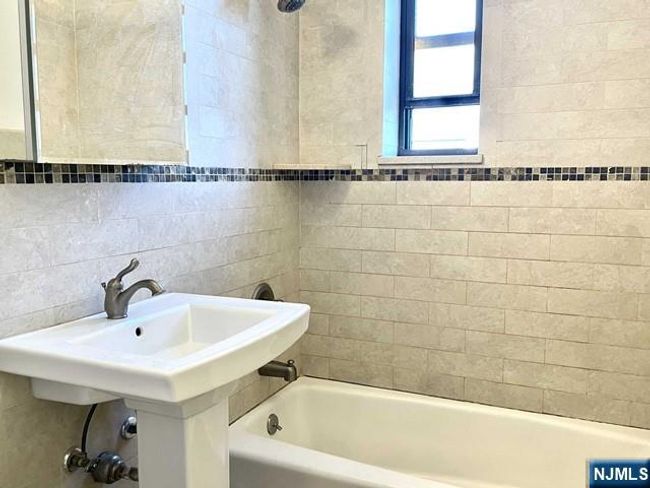855 Broad Ave, Home with 1 bedrooms, 1 bathrooms and null parking in Ridgefield NJ | Image 12