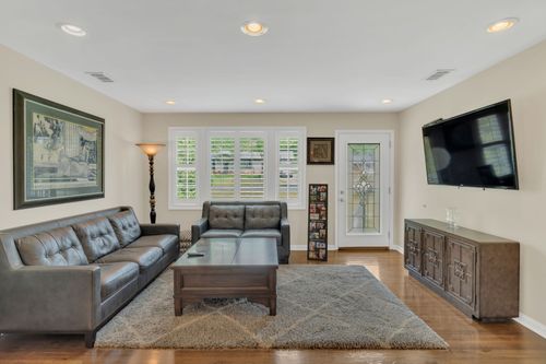 102 Woodyside Dr, Hendersonville, TN, 37075-4414 | Card Image