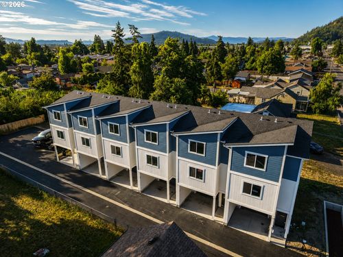 515 17th St, Springfield, OR, 97477-4910 | Card Image