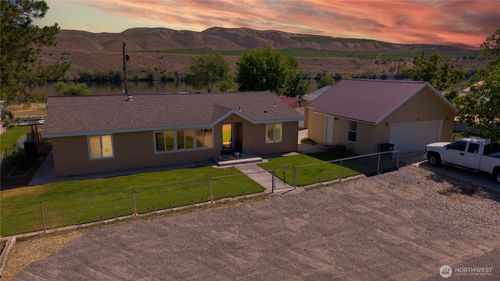 419 Fairview Ave, Bridgeport, WA, 98813-9764 | Card Image