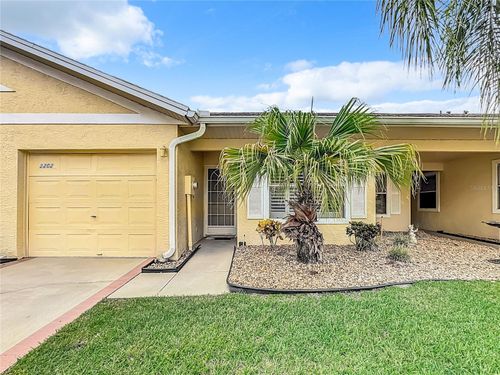 3202 Queen Palms Ct, KISSIMMEE, FL, 34747-1468 | Card Image
