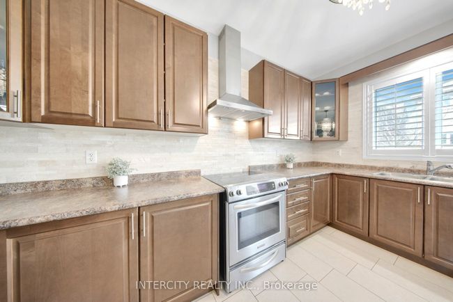 16 Heathcliffe Dr, House other with 3 bedrooms, 3 bathrooms and 4 parking in Woodbridge ON | Image 15