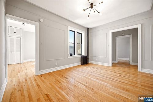 100 Prospect St, Jersey City, NJ, 07307-1829 | Card Image