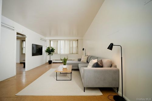 apt-4o-81-11 45th Ave, Elmhurst, NY, 11373-3516 | Card Image