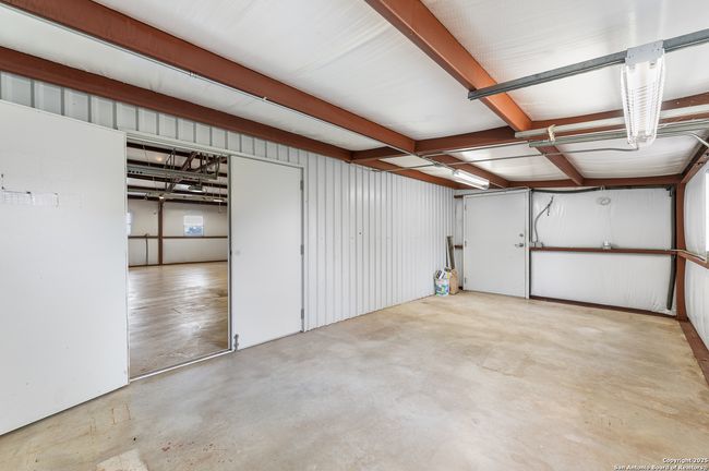 1015 Fm 2200 W, House other with 3 bedrooms, 3 bathrooms and null parking in Devine TX | Image 45