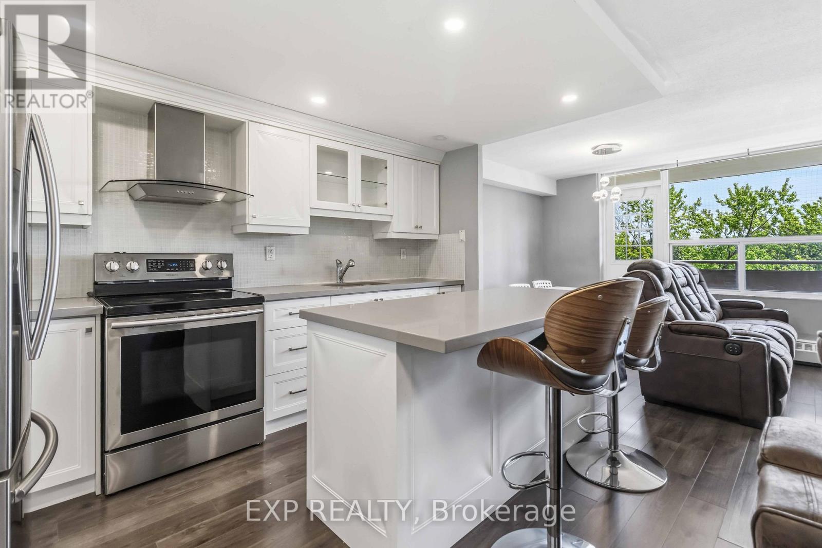 Residential in Mississauga (Cooksville) 3