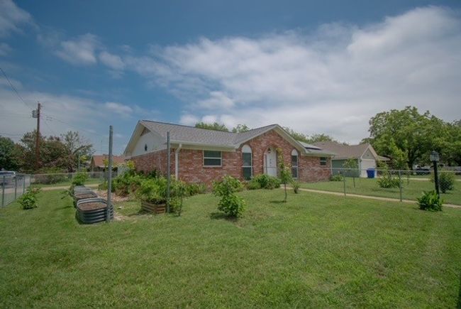 Ranch-style home with brick siding and a vegetable garden | Image 18