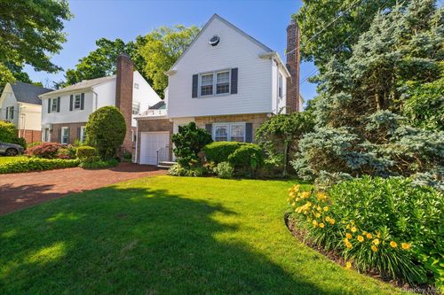 108 Muirfield Rd, Rockville Centre, NY, 11570-2701 | Card Image