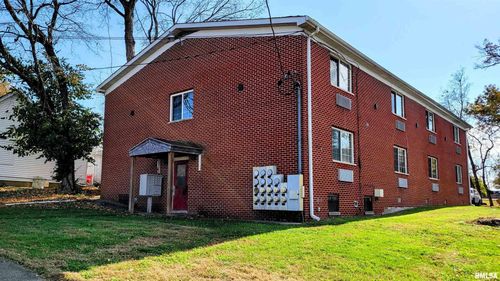 411 E Hester St, Carbondale, IL, 62901-3753 | Card Image