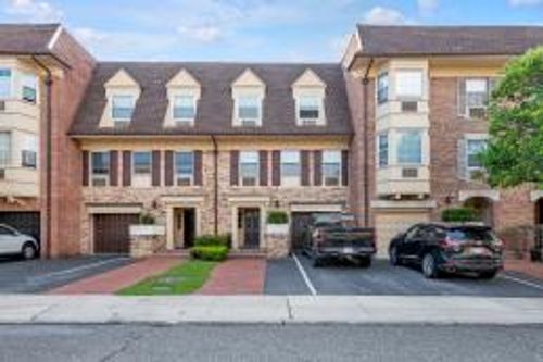 11l-12 Robin Ln, Bayside, NY, 11360-1154 | Card Image