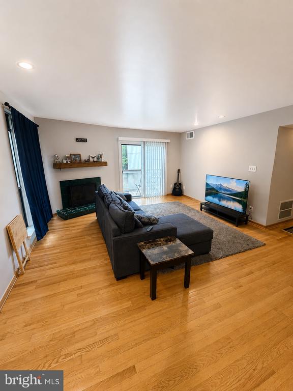 Residential Lease in MAPLE SHADE 2