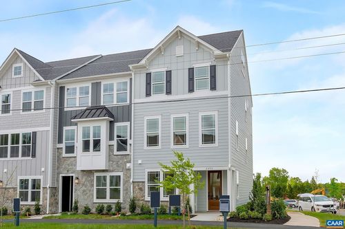 2203 Brindle Ln, Charlottesville, VA, 22911-3679 | Card Image