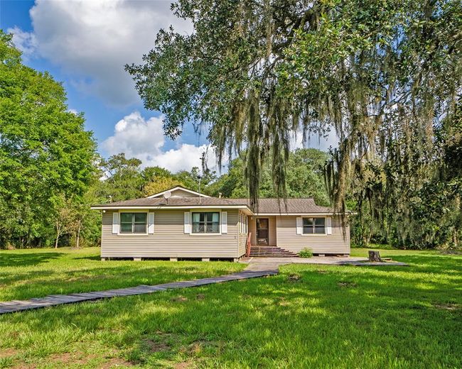 9465 County Road 946a, House other with 4 bedrooms, 2 bathrooms and null parking in Brazoria TX | Image 2