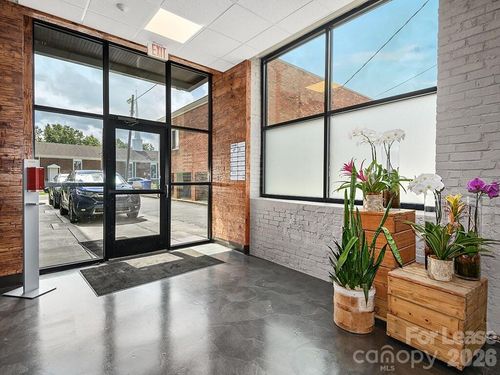 210-101 E Allen St, Hendersonville, NC, 28792-5091 | Card Image