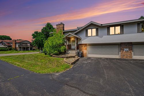 5654 Chatsworth St N, Shoreview, MN, 55126-9104 | Card Image