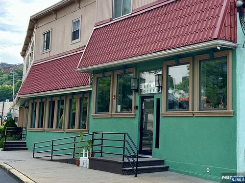 200 Old River Rd, Edgewater, NJ, 07020-1692 | Card Image