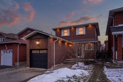 27 Tralee St, House other with 3 bedrooms, 3 bathrooms and 3 parking in Brampton ON | Image 1