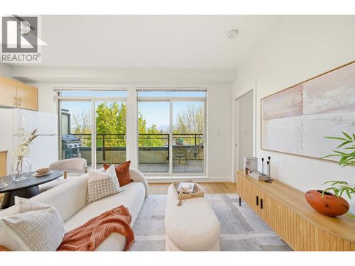 ph17-688 E 17th Ave, Vancouver, BC, V5V0A8 | Card Image