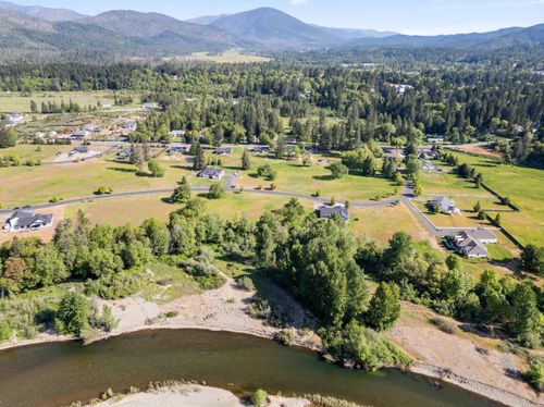 565 E Forks Cir, Cave Junction, OR, 97523-8506 | Card Image