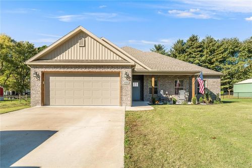 499 S Davis St, Pea Ridge, AR, 72751-3604 | Card Image