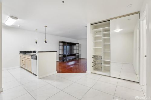 apt-4122-6400 Christie Ave, Emeryville, CA, 94608-1040 | Card Image