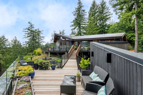 256 Jason Rd, Bowen Island, BC, V0N1G1 | Card Image