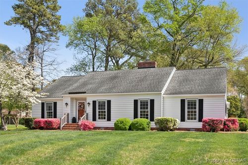 35 Westover Dr, Poquoson, VA, 23662-1450 | Card Image