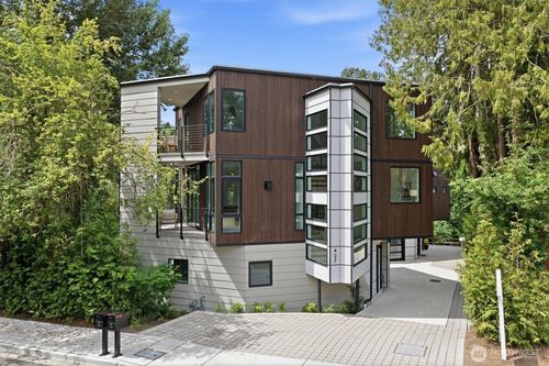 427 102nd Ave Se, Bellevue, WA, 98004-6125 | Card Image