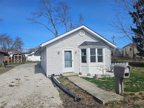 27292 Lake Front Dr, Beloit, OH, 44609-9461 | Card Image