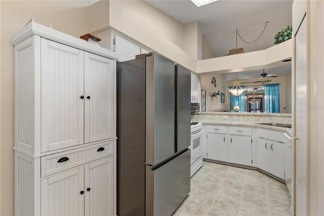 5512 Rosewall Cir, House other with 2 bedrooms, 2 bathrooms and null parking in LEESBURG FL | Image 20