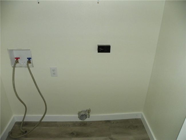 Laundry room with baseboards and hookup for a washing machine | Image 21
