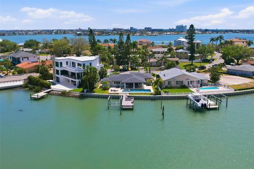 7172 S Shore Dr S, SOUTH PASADENA, FL, 33707-4607 | Card Image