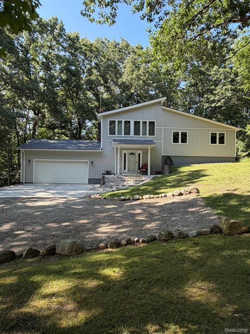 825 Rowlinson Ln, Ortonville, MI, 48462-8559 | Card Image