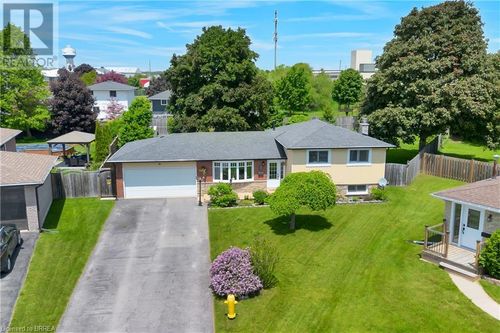 18 Clover Crt, Paris, ON, N3L3M7 | Card Image