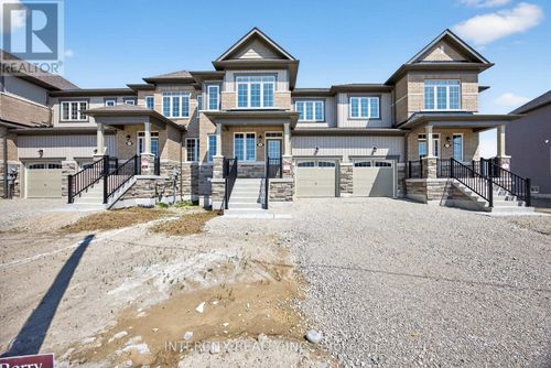 15 Avalon Dr, Wasaga Beach, ON, L9Z0M2 | Card Image