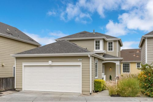 143 Mcnear Cir, Petaluma, CA, 94952-5543 | Card Image