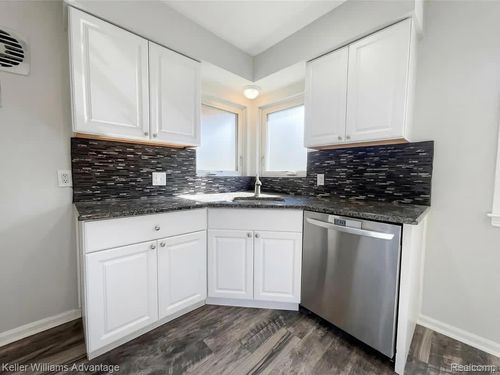 29219 Ursuline St, Saint Clair Shores, MI, 48081-3265 | Card Image