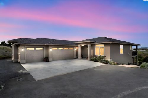 396 Columbia Park Trl, Richland, WA, 99352-7770 | Card Image