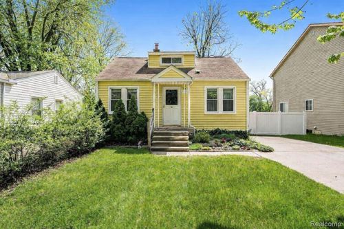 19134 Angling St, Livonia, MI, 48152-2502 | Card Image