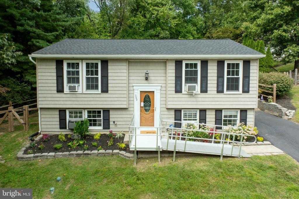 Jennifer Dr, Coatesville, PA 19320