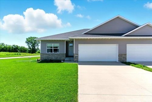 4507 Donald Dr, Cedar Falls, IA, 50613-7033 | Card Image