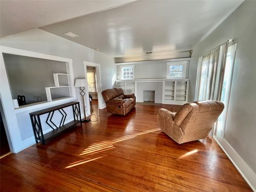 725 Peach St, Abilene, TX, 79602-2416 | Card Image