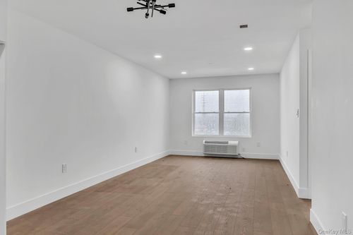 2b-74 Broadway, Freeport, NY, 11520-2821 | Card Image