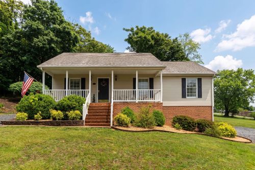 334 Sharon Ln, STAUNTON, VA, 24401-4958 | Card Image