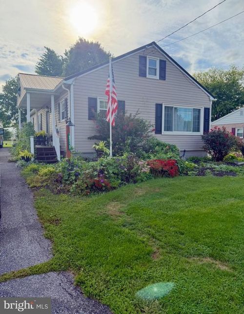 220 Copenhaffer Rd, YORK, PA, 17404-9636 | Card Image