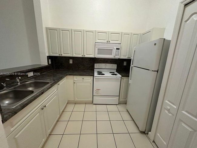 UNIT-206 - 1661 Se 29 Th Ct, Condo with 2 bedrooms, 2 bathrooms and null parking in Homestead FL | Image 6