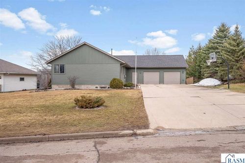 40 Winnebago Cir, Saint Clair, MN, 56080-7700 | Card Image