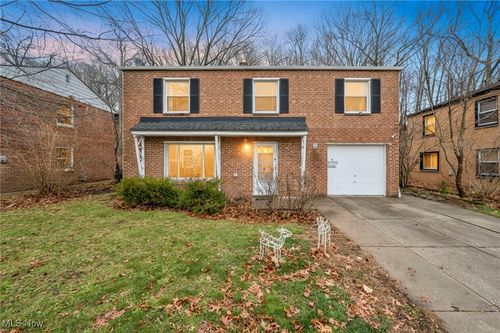 27580 Tremaine Dr, Euclid, OH, 44132-3432 | Card Image